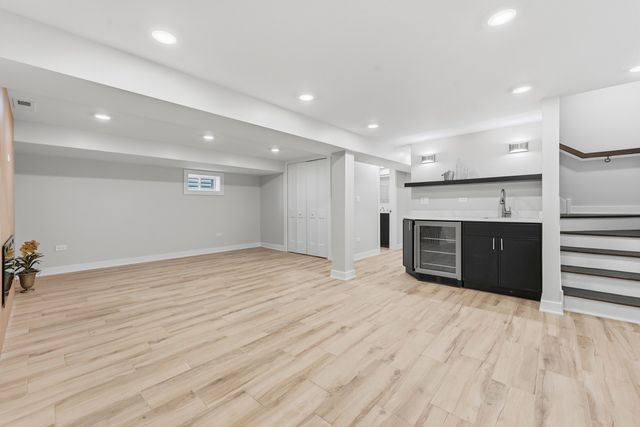 4903 N Moody Avenue, Chicago, IL 60630