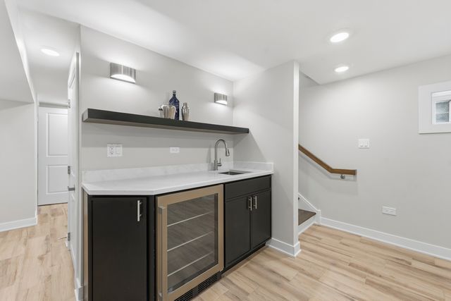 4903 N Moody Avenue, Chicago, IL 60630