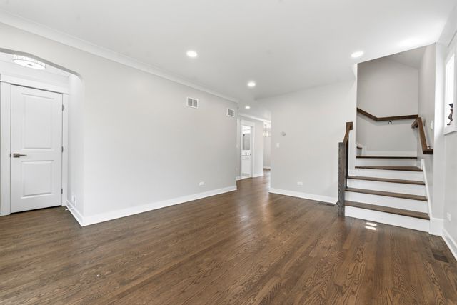 4903 N Moody Avenue, Chicago, IL 60630