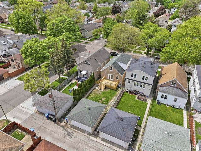 4903 N Moody Avenue, Chicago, IL 60630