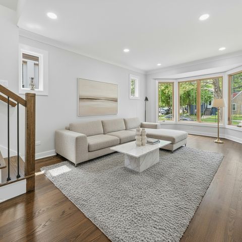 4903 N Moody Avenue, Chicago, IL 60630
