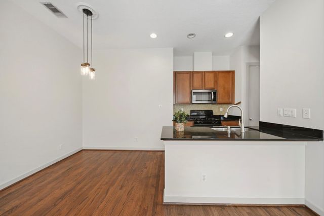 4036 Center Street, Houston, TX 77007