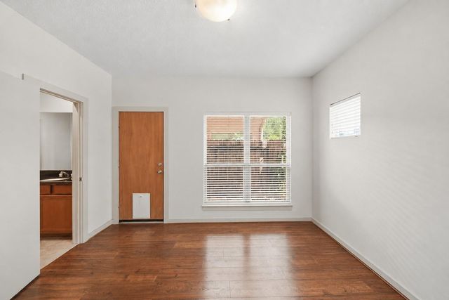 4036 Center Street, Houston, TX 77007