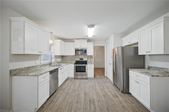 5 Bennett Farm Rd RD, Poquoson, VA 23662