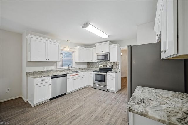 5 Bennett Farm Rd RD, Poquoson, VA 23662