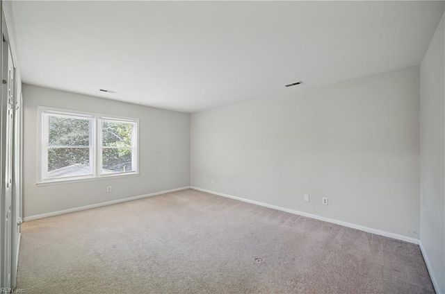 5 Bennett Farm Rd RD, Poquoson, VA 23662