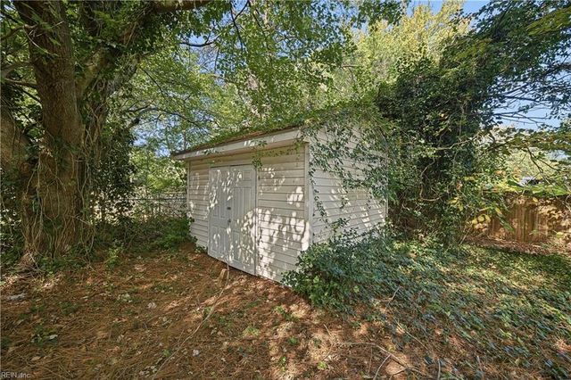 5 Bennett Farm Rd RD, Poquoson, VA 23662