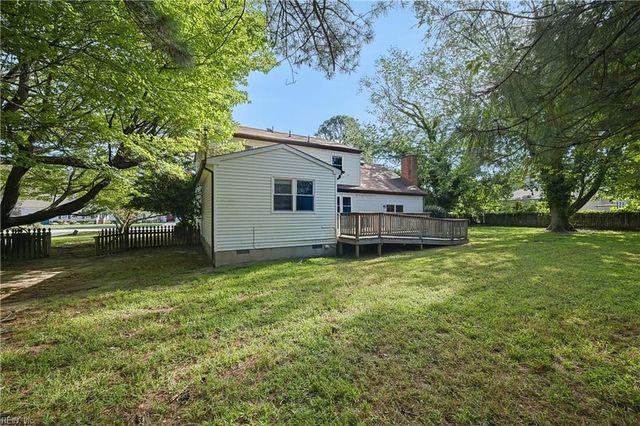 5 Bennett Farm Rd RD, Poquoson, VA 23662