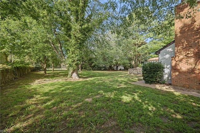 5 Bennett Farm Rd RD, Poquoson, VA 23662