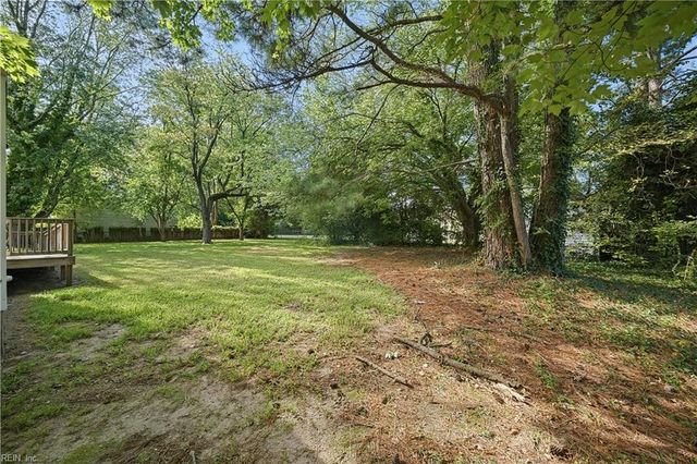 5 Bennett Farm Rd RD, Poquoson, VA 23662