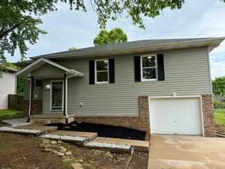 2004 South 16th Street, Ozark, MO 65721