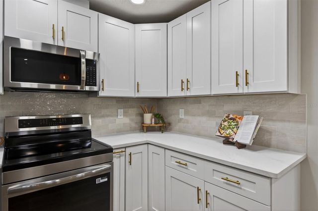 7833 BRISTOL COURT, St Petersburg, FL 33709