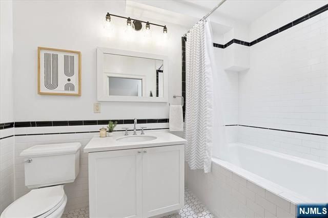 247 2nd Street 3, Jersey City, NJ 07302