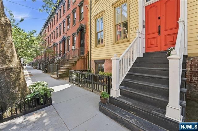 247 2nd Street 3, Jersey City, NJ 07302