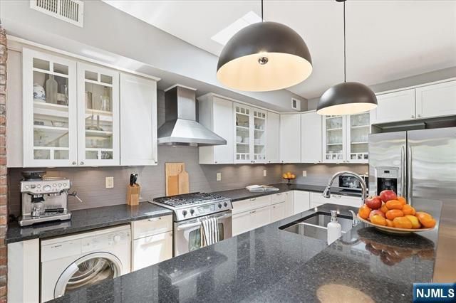 247 2nd Street 3, Jersey City, NJ 07302