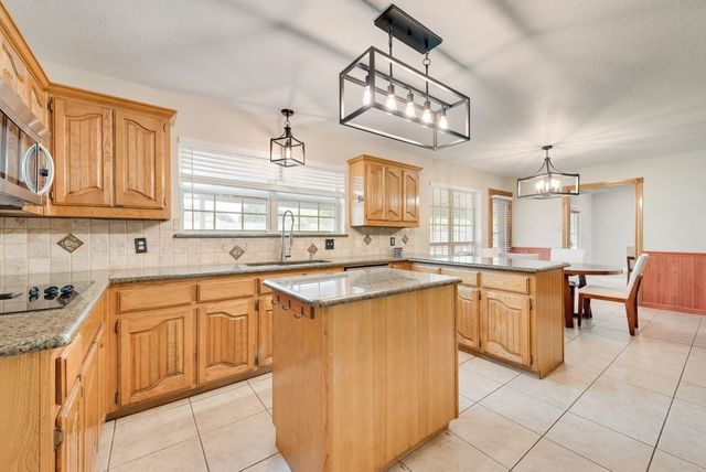 912 Summer Hill Lane, Red Oak, TX 75154
