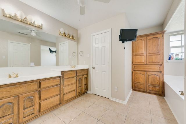 912 Summer Hill Lane, Red Oak, TX 75154