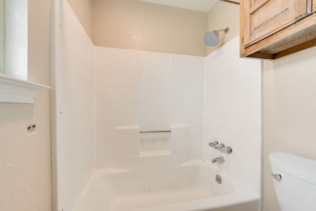 912 Summer Hill Lane, Red Oak, TX 75154