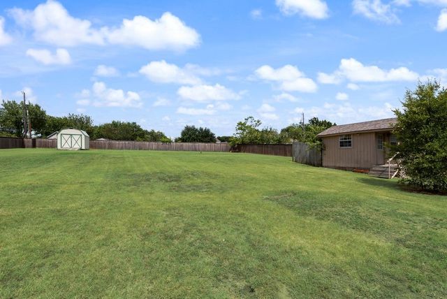 912 Summer Hill Lane, Red Oak, TX 75154