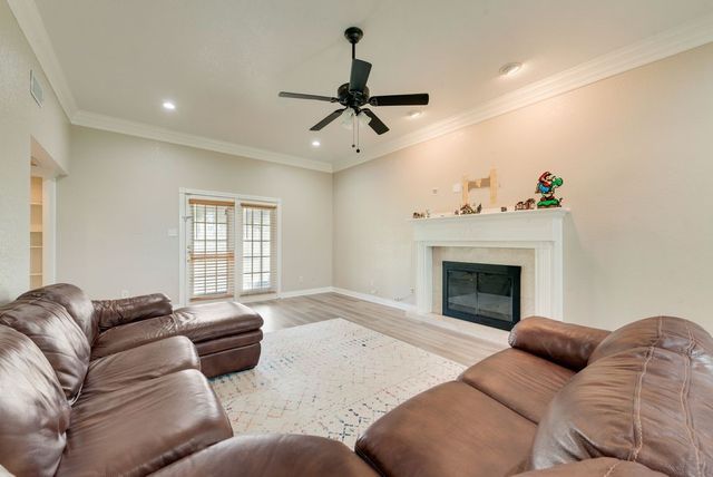 912 Summer Hill Lane, Red Oak, TX 75154