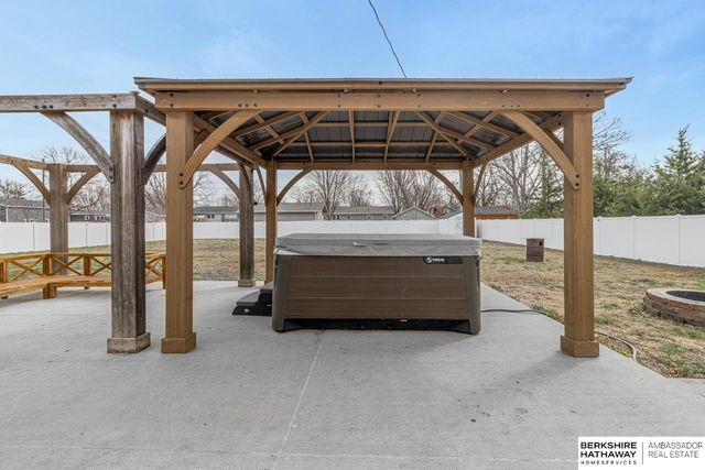 4236 Pacific Avenue, Fremont, NE 68025