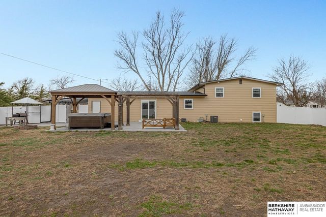 4236 Pacific Avenue, Fremont, NE 68025