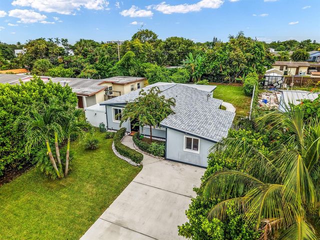 218 GLOUCHESTER Street, Boca Raton, FL 33487
