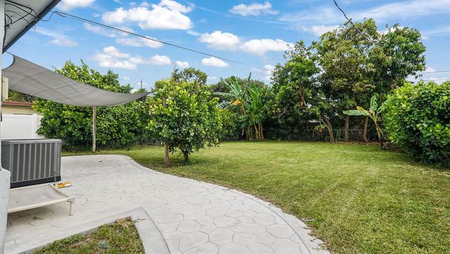 218 GLOUCHESTER Street, Boca Raton, FL 33487