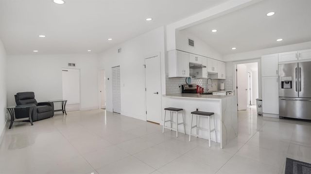 218 GLOUCHESTER Street, Boca Raton, FL 33487