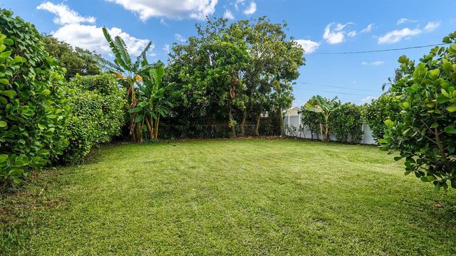 218 GLOUCHESTER Street, Boca Raton, FL 33487