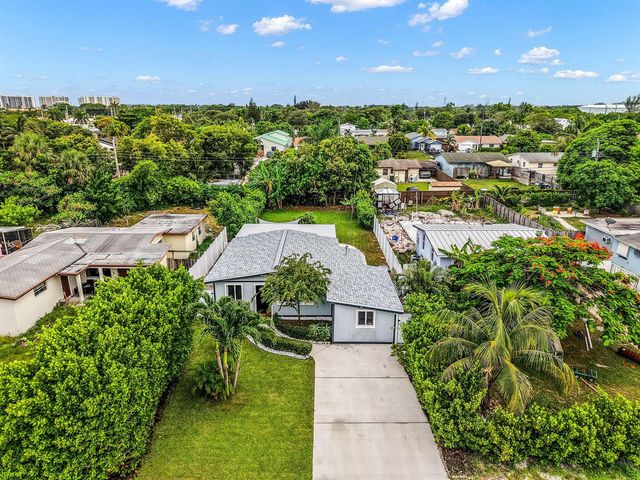 218 GLOUCHESTER Street, Boca Raton, FL 33487