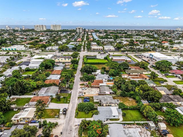 218 GLOUCHESTER Street, Boca Raton, FL 33487
