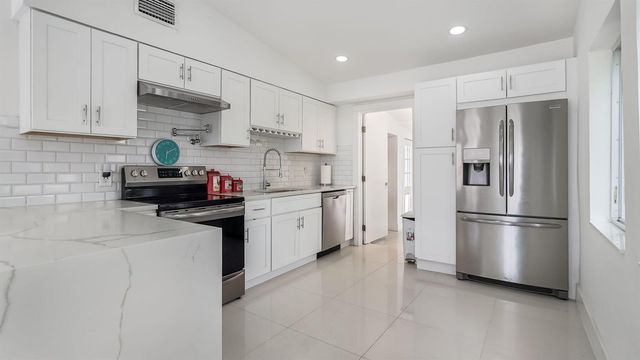 218 GLOUCHESTER Street, Boca Raton, FL 33487