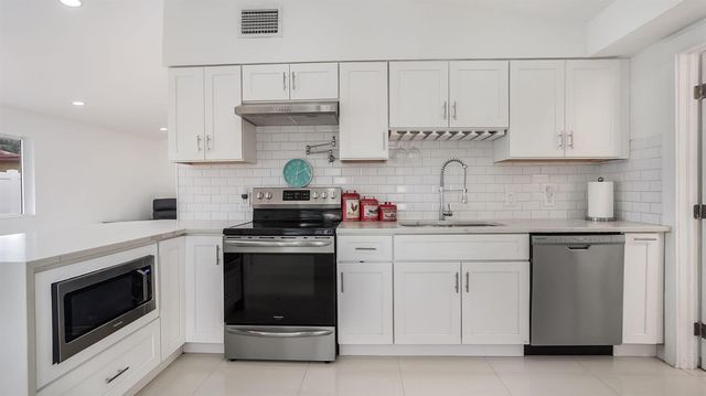 218 GLOUCHESTER Street, Boca Raton, FL 33487