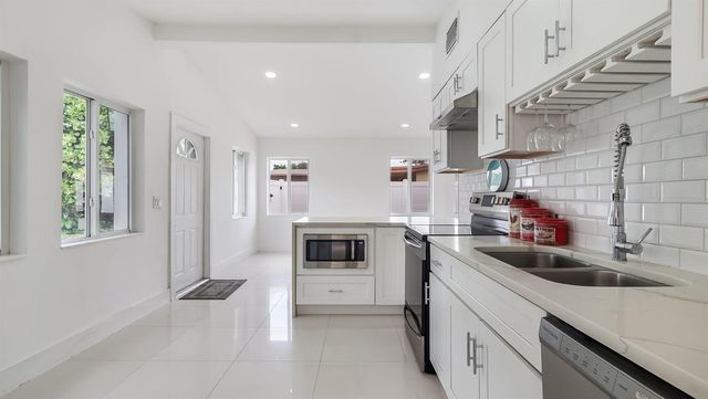218 GLOUCHESTER Street, Boca Raton, FL 33487