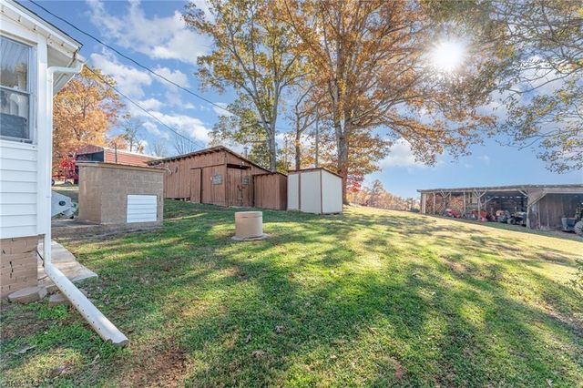 3959 Red Brush Road, Mount Airy, NC 27030