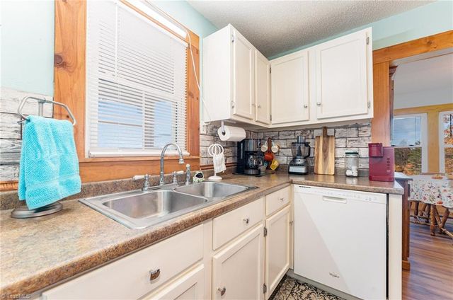 3959 Red Brush Road, Mount Airy, NC 27030