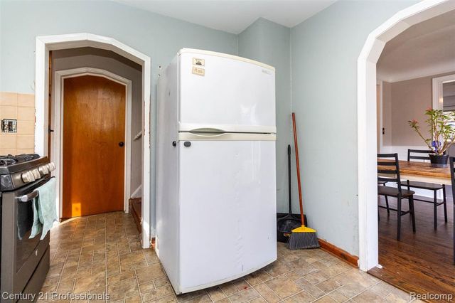 27501 Milton Avenue, Warren, MI 48092