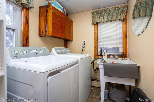 27501 Milton Avenue, Warren, MI 48092