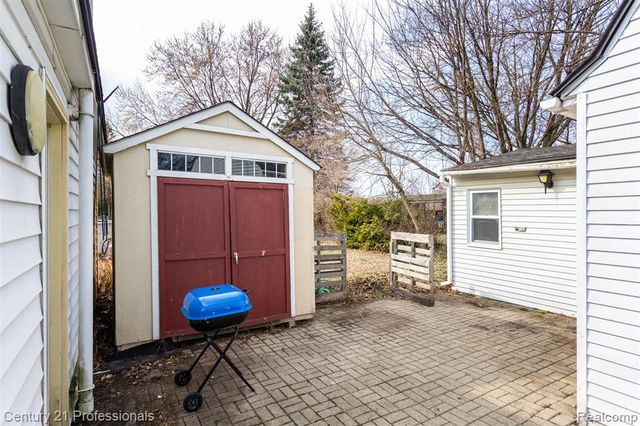 27501 Milton Avenue, Warren, MI 48092