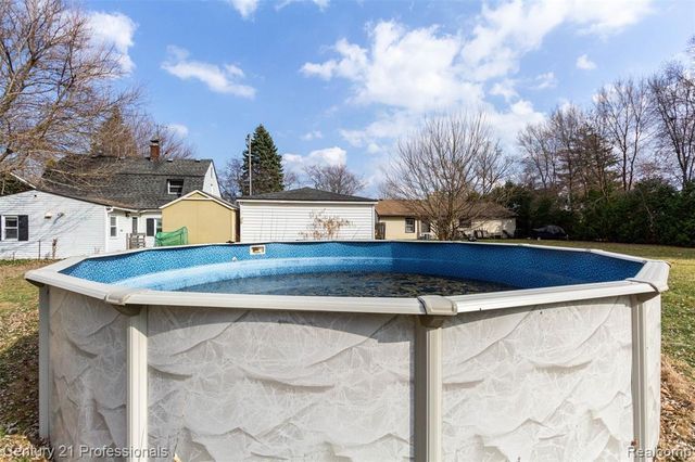 27501 Milton Avenue, Warren, MI 48092