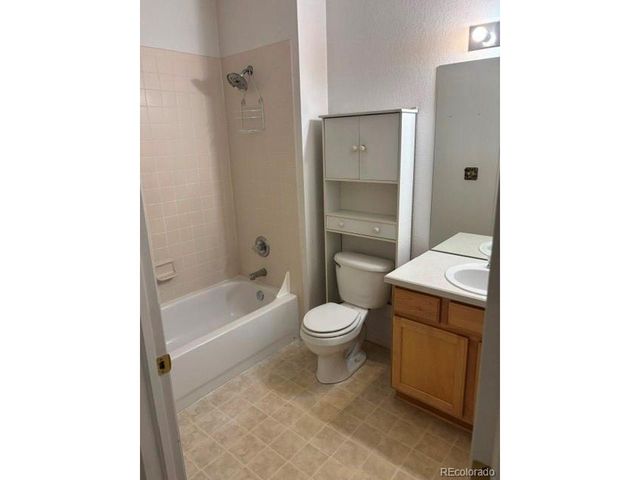 847 S Evanston Cir, Aurora, CO 80012