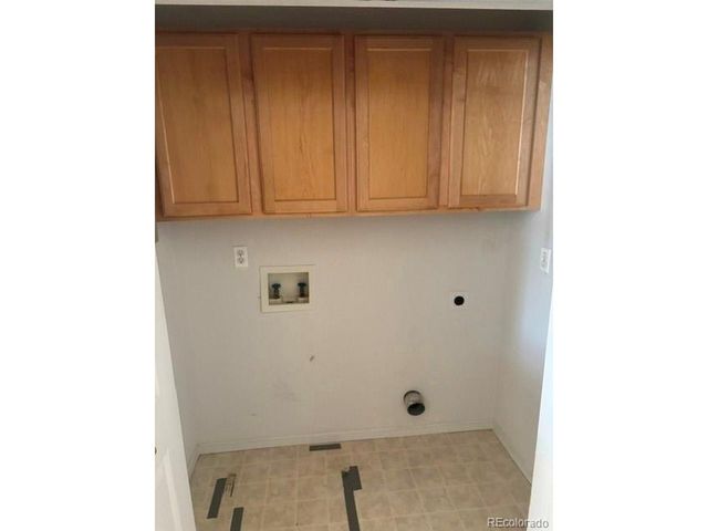 847 S Evanston Cir, Aurora, CO 80012