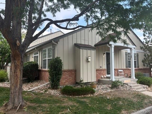847 S Evanston Cir, Aurora, CO 80012