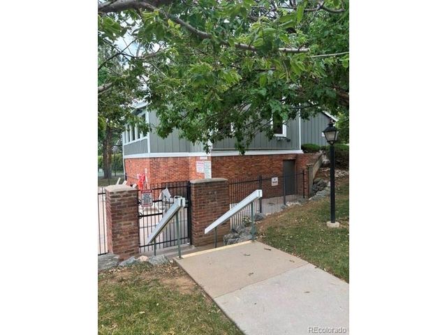 847 S Evanston Cir, Aurora, CO 80012