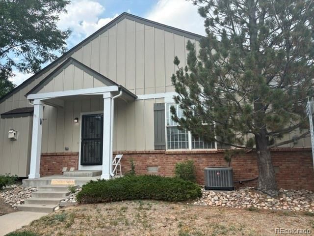 847 S Evanston Cir, Aurora, CO 80012
