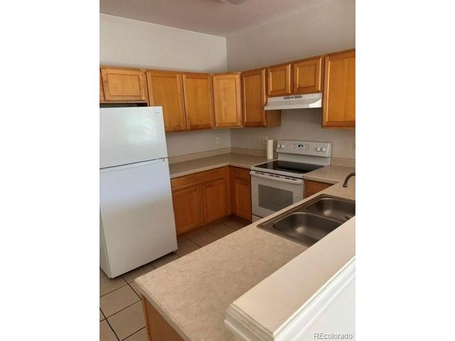 847 S Evanston Cir, Aurora, CO 80012