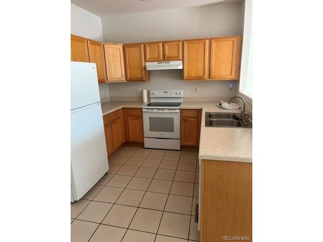 847 S Evanston Cir, Aurora, CO 80012