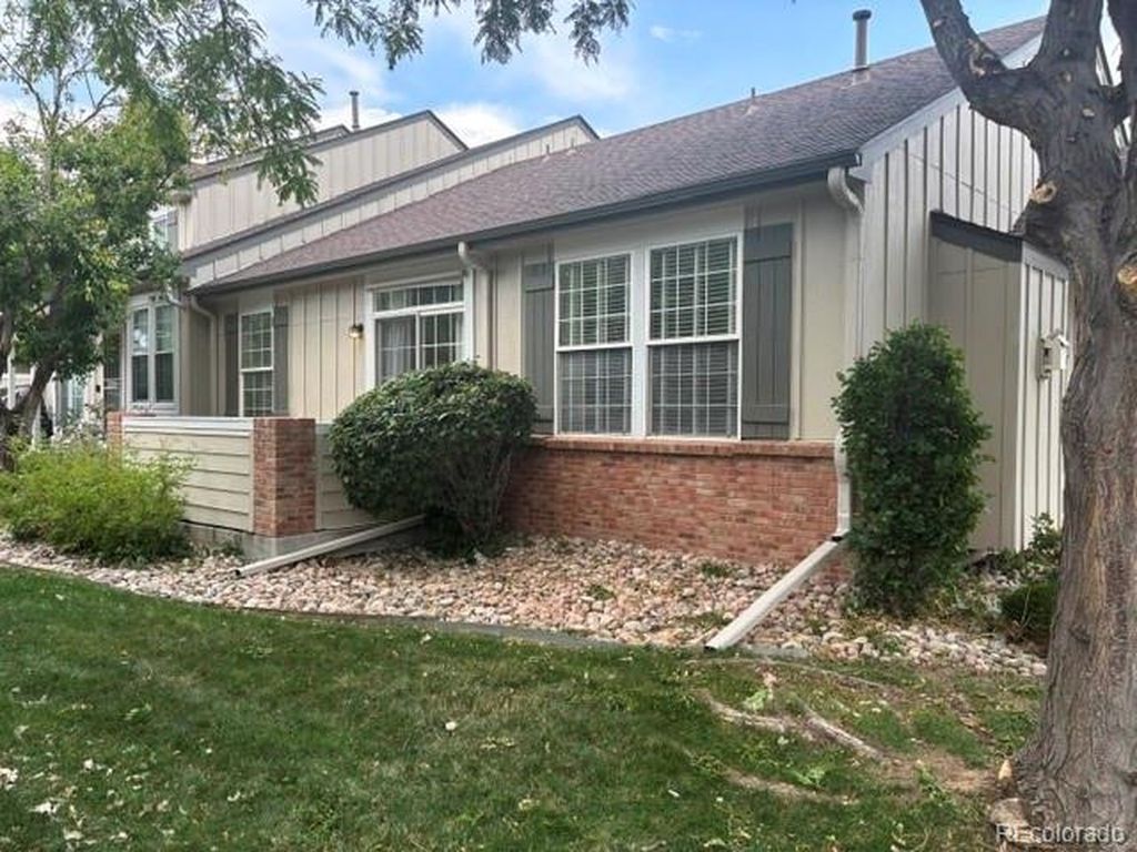 847 S Evanston Cir, Aurora, CO 80012