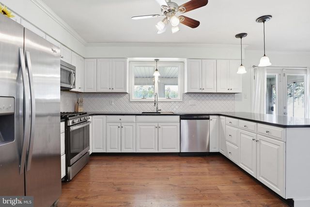 400 WHITE ROSE LN, York, PA 17402